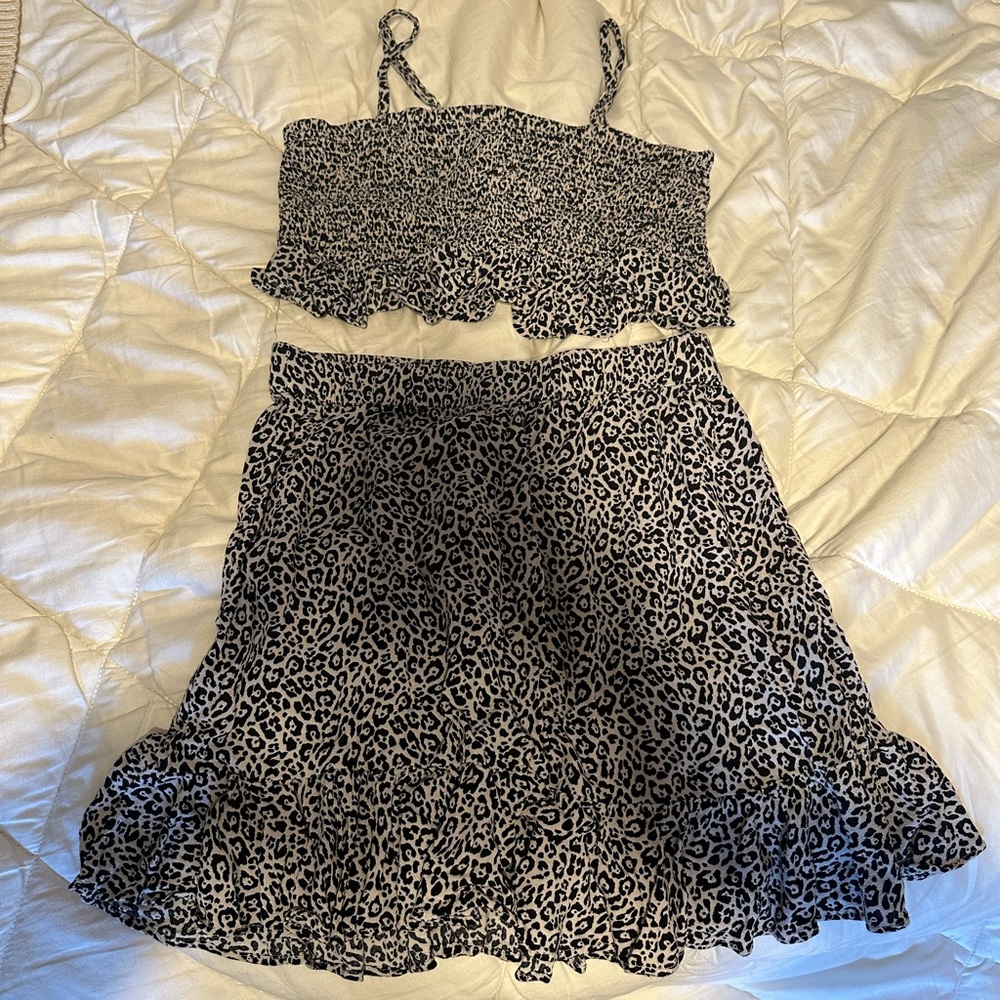 American Eagle Cheetah print set (crop top and mini skirt)